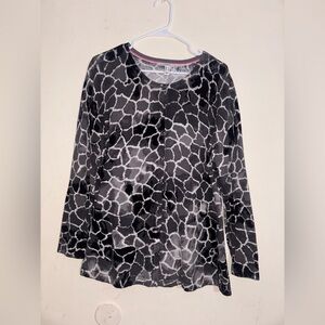 Isaac Mizrahi Black Giraffe Printed
Button Front Peplum Cardigan
Sweater Large